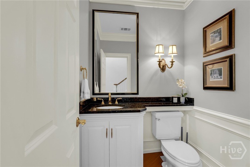 Welcome to this stunning, exquisitely decorated townhouse - photo 5