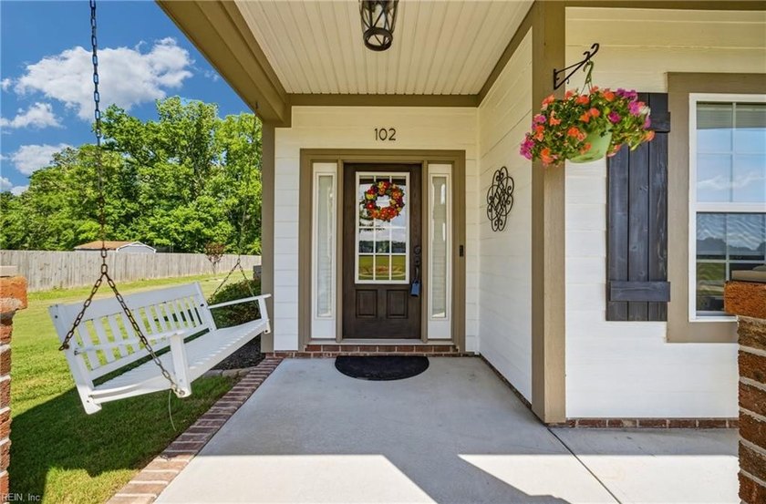 Welcome to this beautifully maintained 4-bedroom, 2.5-bath home - photo 5