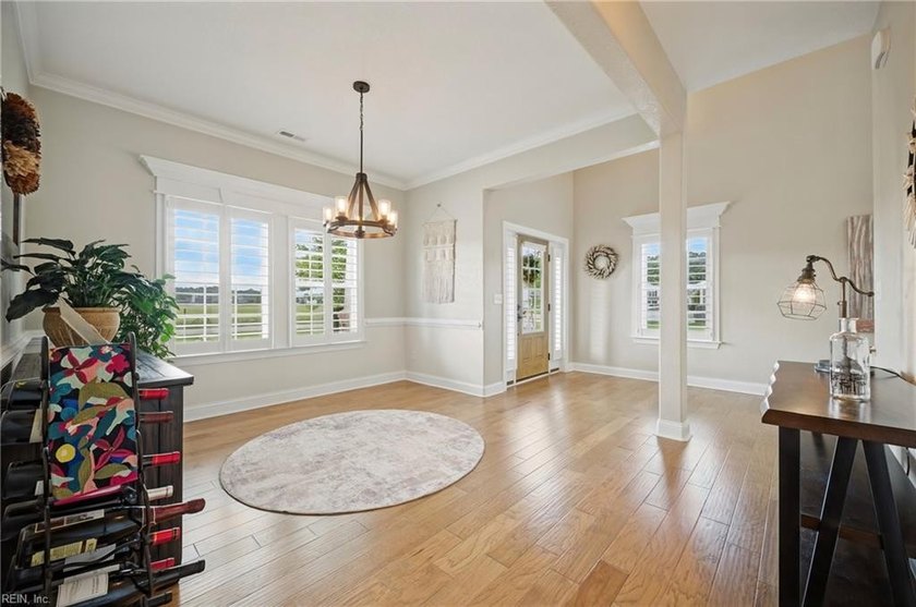 Welcome to this beautifully maintained 4-bedroom, 2.5-bath home - photo 8