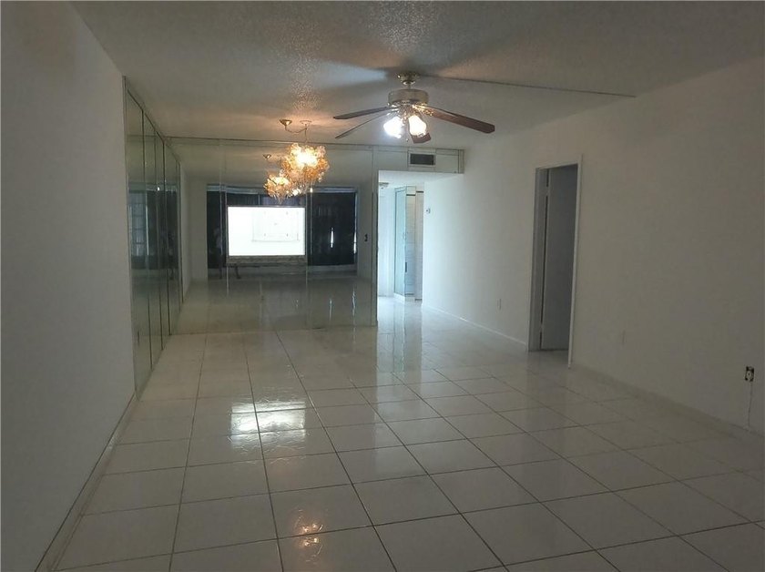 Handyman investment opportunity. New AC, New Roof 1 Bedroom - 1 - photo 6