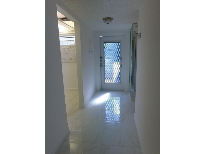 Handyman investment opportunity. New AC, New Roof 1 Bedroom - 1 - photo 8