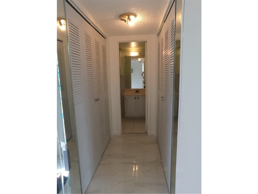 Handyman investment opportunity. New AC, New Roof 1 Bedroom - 1 - photo 9