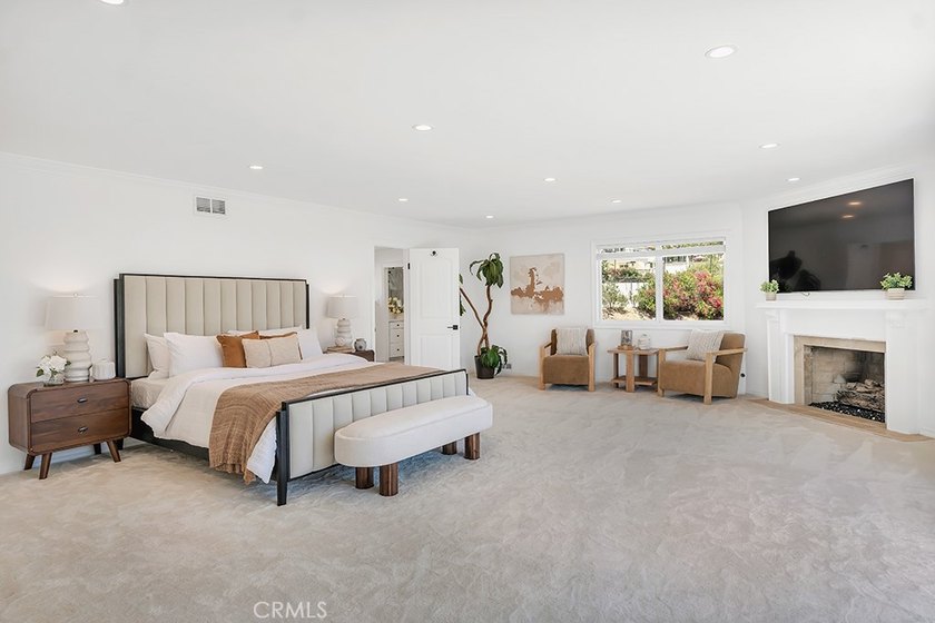 Welcome to 30 Stagecoach Road, an extraordinary estate nestled - photo 11