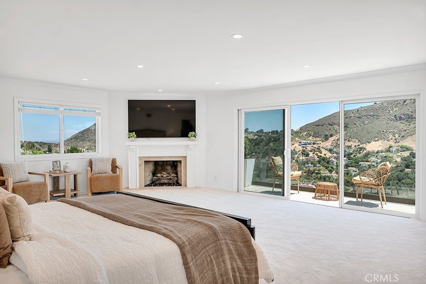 Welcome to 30 Stagecoach Road, an extraordinary estate nestled - photo 12