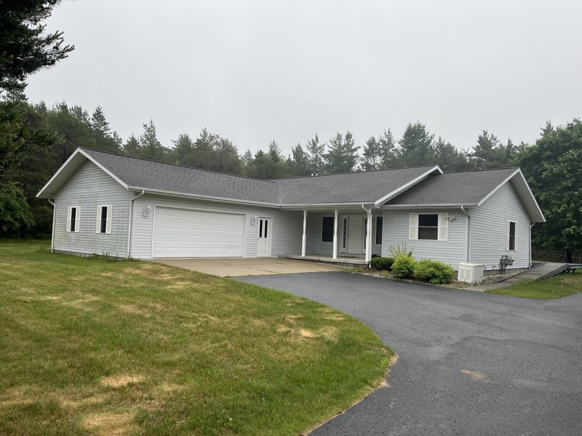 Ranch Style home on 1.5 acres, complete with 3 bedrooms, 2 baths - photo 8