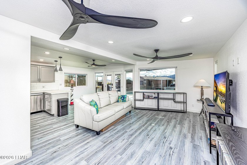 Beautifully remodeled home in Sam's Beachcomber - Unit D26! - photo 5
