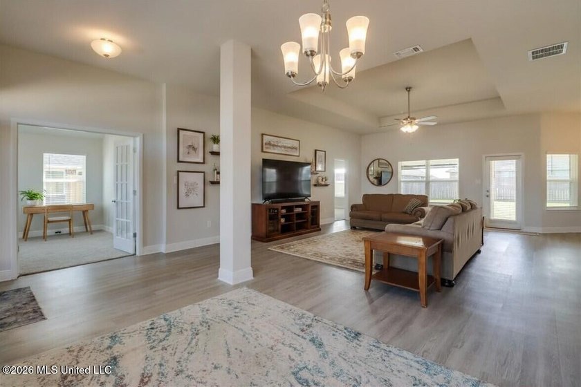 Located in North Swan Estates, this beautifully maintained - photo 5