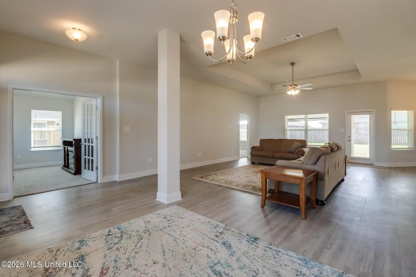 Located in North Swan Estates, this beautifully maintained - photo 6