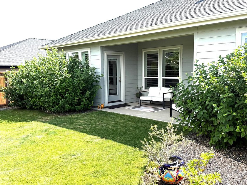 You must see this turnkey, single-level modern farmhouse! The - photo 30