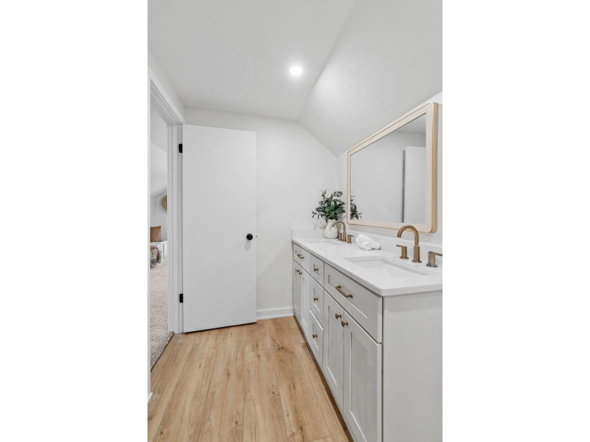 Welcome to this stunning Richfield home that has been completely - photo 31