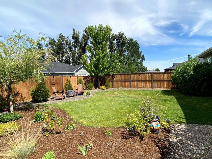 You must see this turnkey, single-level modern farmhouse! The - photo 33