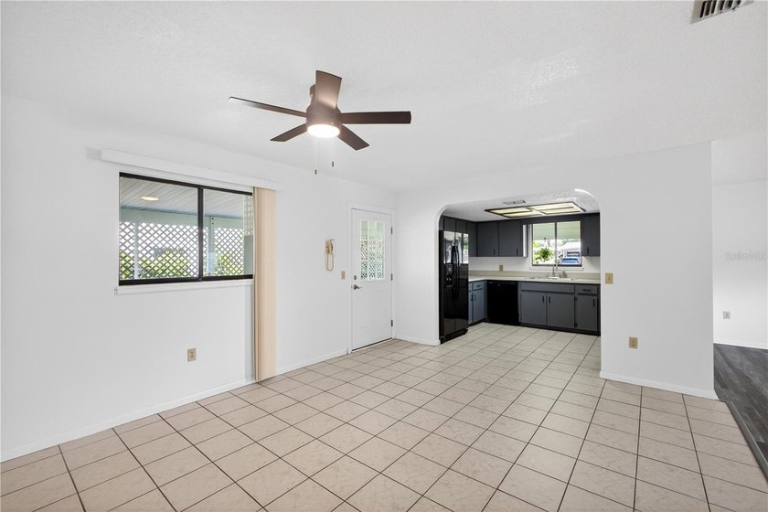 Virtually Staged. Welcome home to this charming and move-in - photo 6