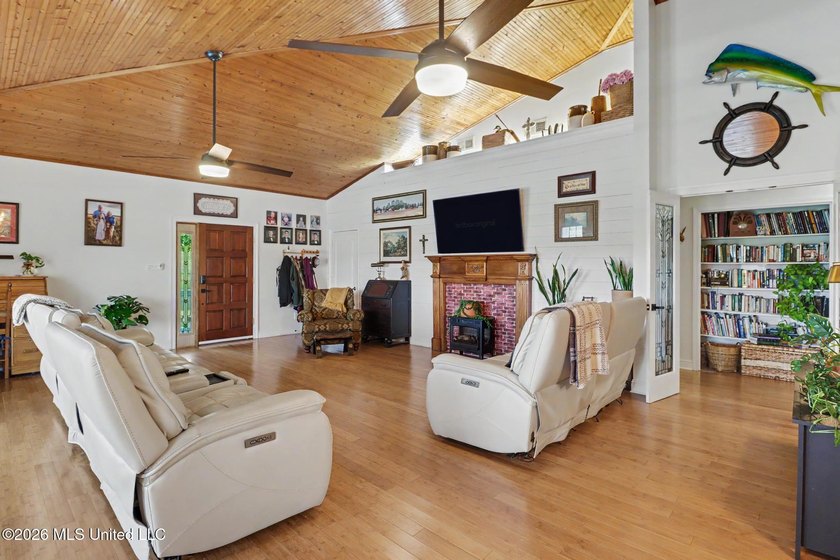 Welcome to waterfront living on the Mississippi Gulf Coast! This - photo 12