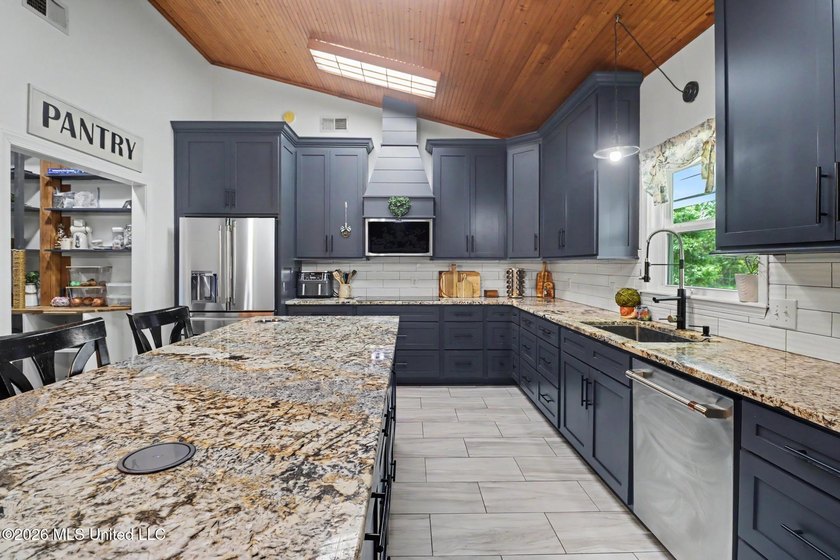 Welcome to waterfront living on the Mississippi Gulf Coast! This - photo 17