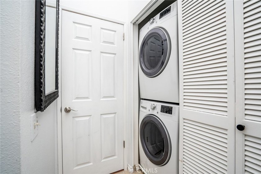 Corner, penthouse, carriage unit has a HUGE en-suite bedroom and - photo 18