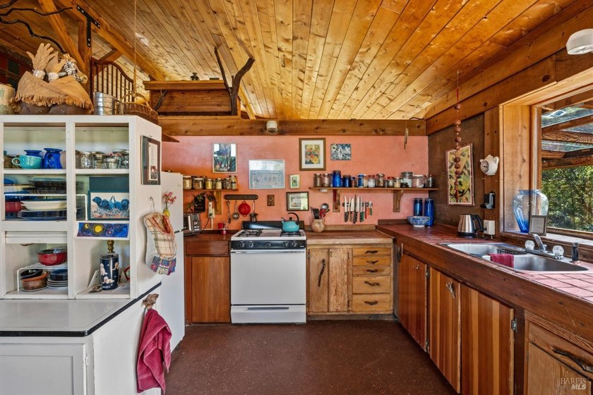 This eco-friendly rammed-earth home is both beautiful and unique - photo 3