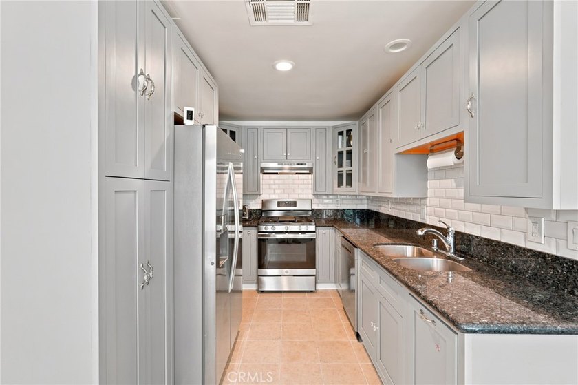 Welcome to this beautifully updated 3-bedroom, 2.5-bath home - photo 4