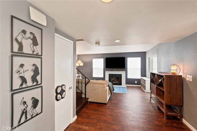 Welcome to this beautifully updated 3-bedroom, 2.5-bath home - photo 7