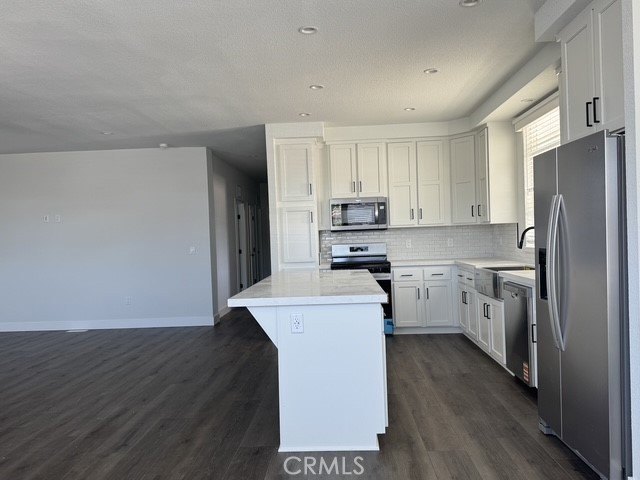 28' x 62' Approx. 1,638 sq. ft. 2025 model Quartz countertops - photo 4