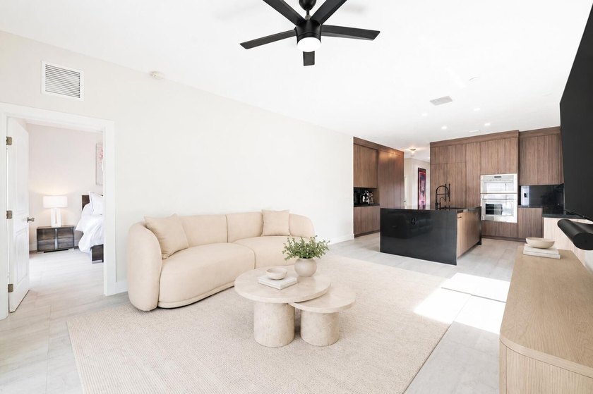 Beautifully upgraded 3-bed, 2-bath home in Oakland Park, built - photo 3