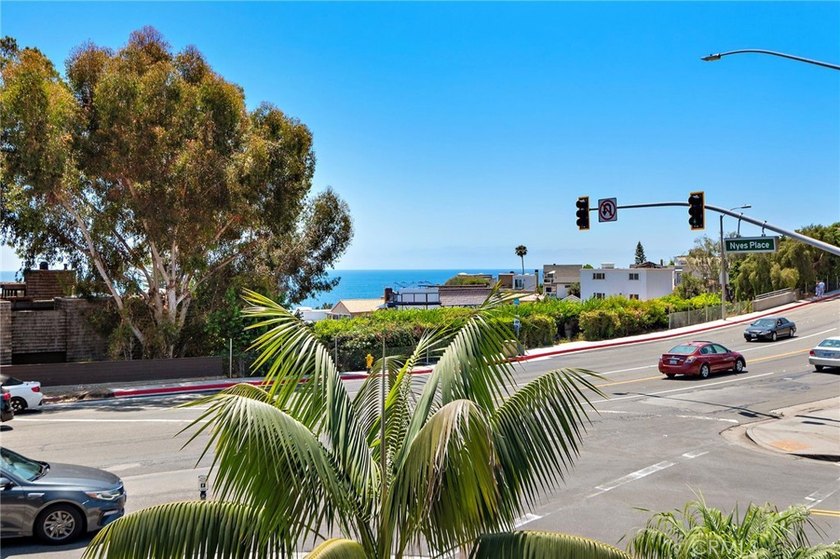 Discover this spectacular, fully furnished, air-conditioned home - photo 3