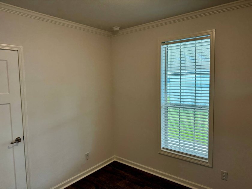 This new Skyline/Champion home has many upgrades including a - photo 11