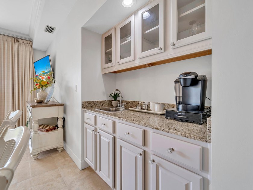 Beachside Sandestin living at its best! This walk-in level - photo 14