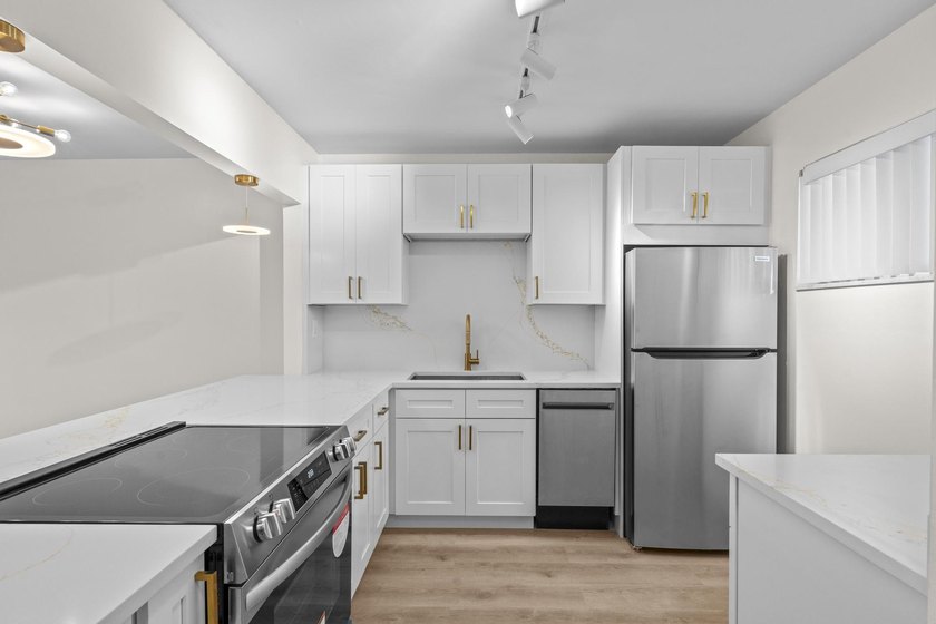 Welcome to this beautifully remodeled 2bed/1bath first floor - photo 3