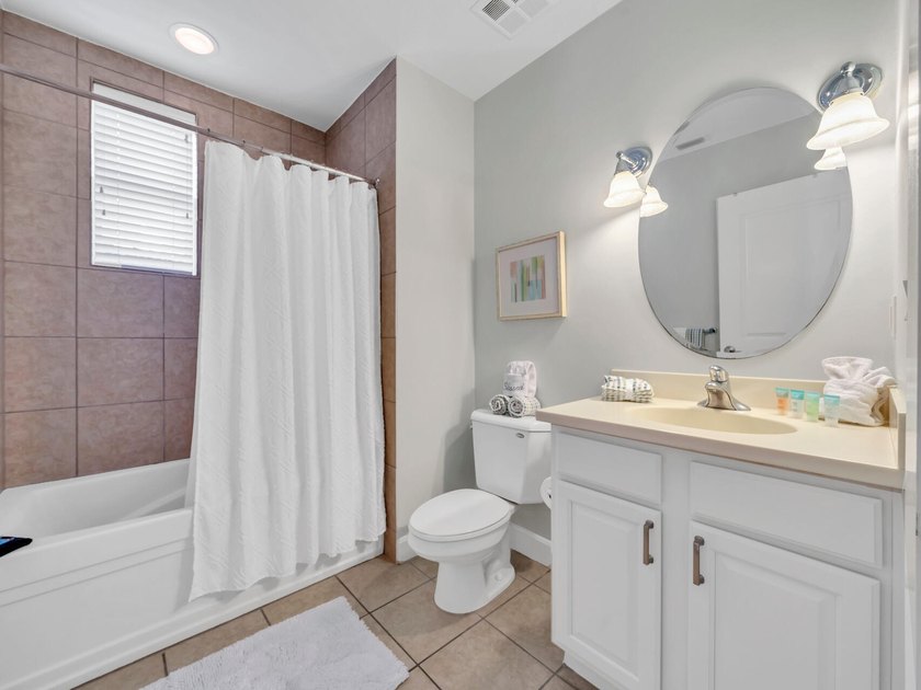 Beachside Sandestin living at its best! This walk-in level - photo 34