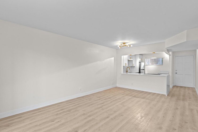 Welcome to this beautifully remodeled 2bed/1bath first floor - photo 8