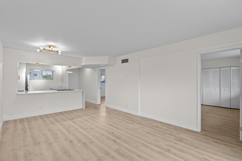 Welcome to this beautifully remodeled 2bed/1bath first floor - photo 9