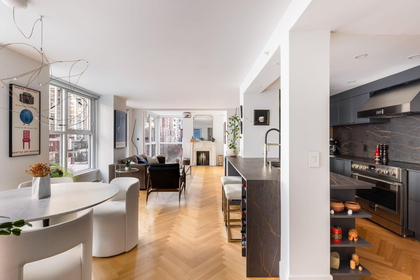 Welcome to this exquisitely renovated 2 bed, 2 bath residence in - photo 2
