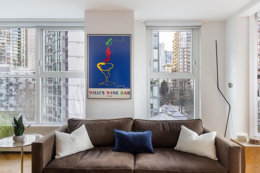 Welcome to this exquisitely renovated 2 bed, 2 bath residence in - photo 8