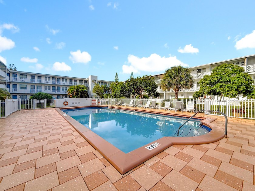 Bright Corner Unit in Golden Towers - 55+ Community. This - photo 26