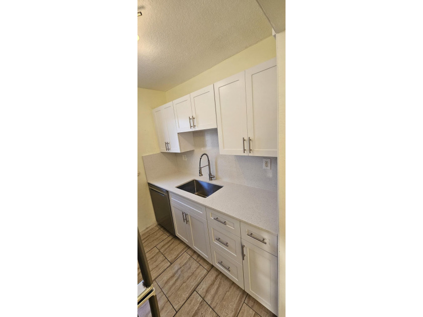 Bright Corner Unit in Golden Towers - 55+ Community. This - photo 31