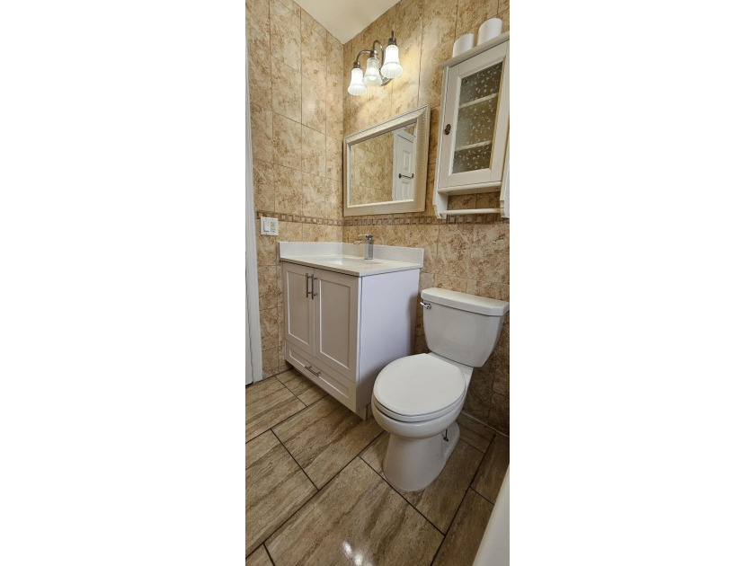 Bright Corner Unit in Golden Towers - 55+ Community. This - photo 37