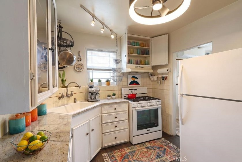 Welcome to your new home! This meticulously maintained 3-bedroom - photo 11