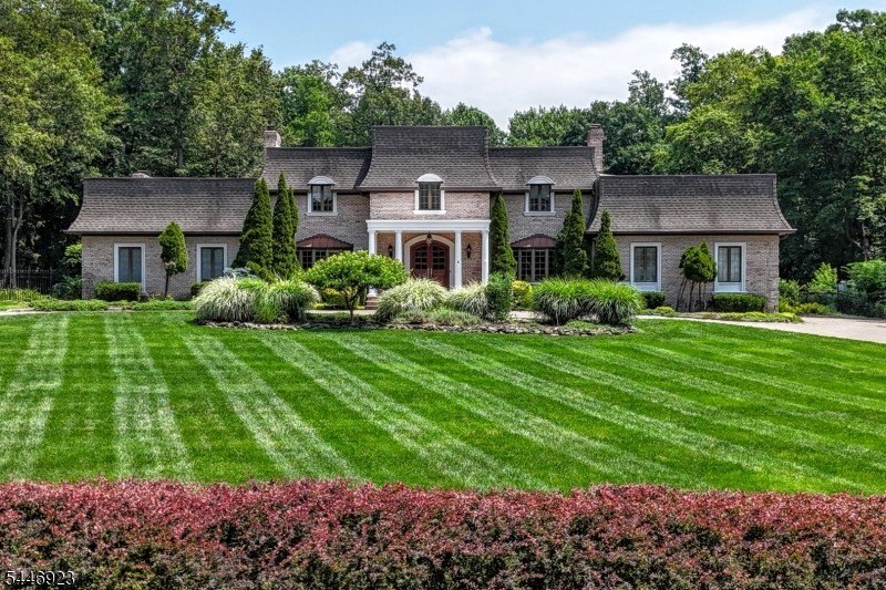A rare offering in one of Saddle River's most coveted enclaves - photo 3