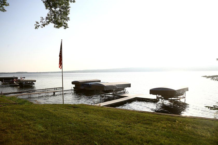 Welcome to this exceptionally well-maintained 3-bedroom, 2-bath - photo 10