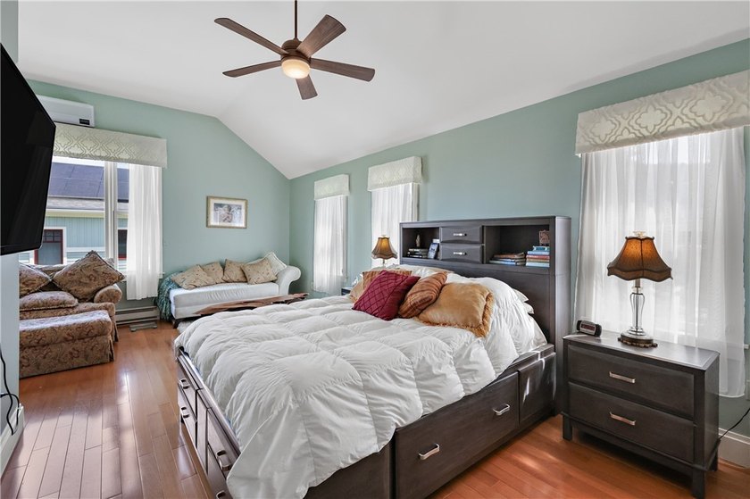 This stunning 3-bedroom, 2.5-bathroom home offers the ultimate - photo 16