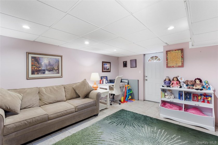 Beautiful move-in condition 2-bedroom, 2-bath home located on a - photo 17
