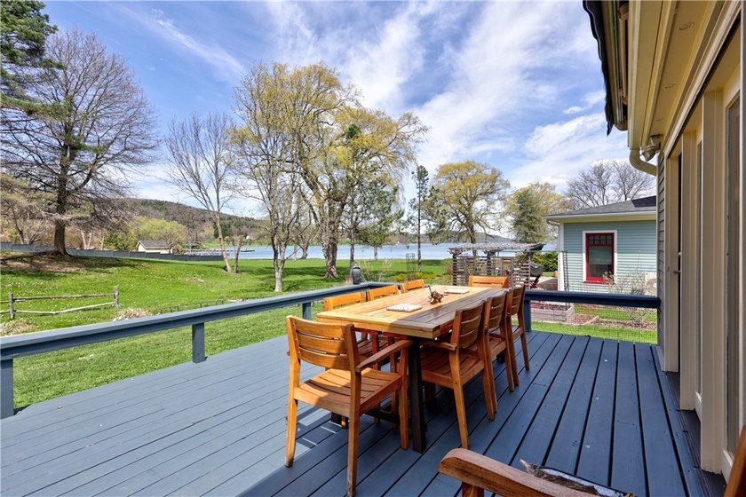 This stunning 3-bedroom, 2.5-bathroom home offers the ultimate - photo 25