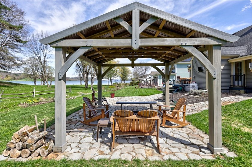This stunning 3-bedroom, 2.5-bathroom home offers the ultimate - photo 28