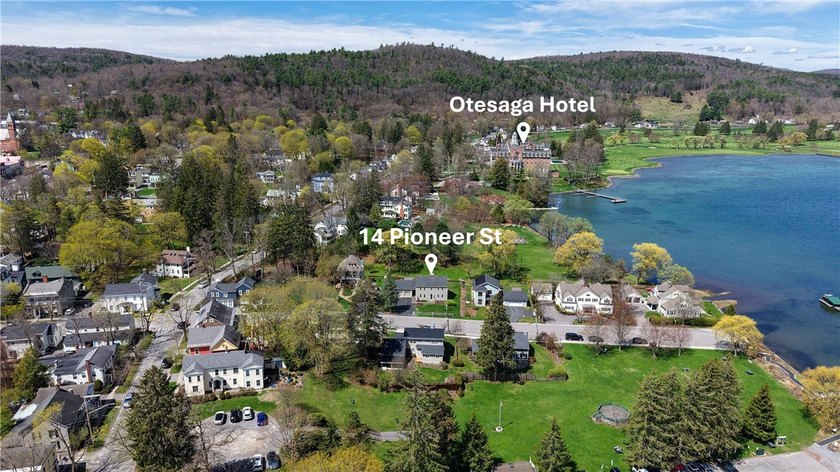 This stunning 3-bedroom, 2.5-bathroom home offers the ultimate - photo 33