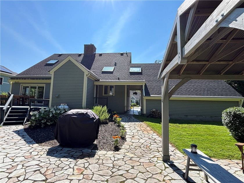 This stunning 3-bedroom, 2.5-bathroom home offers the ultimate - photo 36