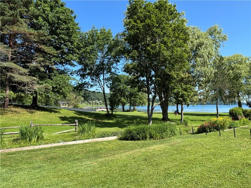 This stunning 3-bedroom, 2.5-bathroom home offers the ultimate - photo 37