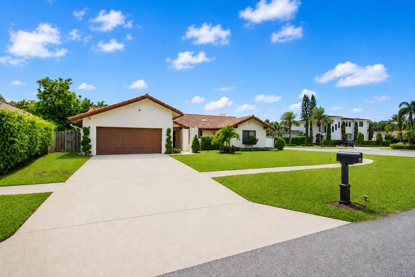 Florida living at its finest in the highly desirable Thornhill - photo 2