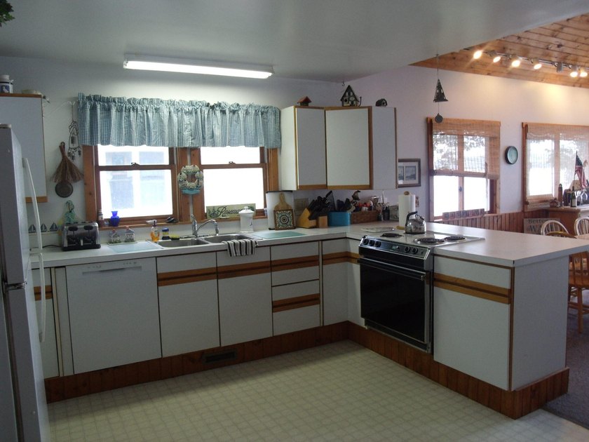 Experience the pinnacle of lakefront living with this stunning 3 - photo 6
