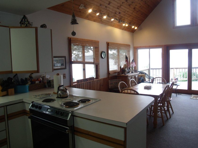 Experience the pinnacle of lakefront living with this stunning 3 - photo 7