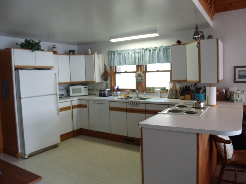 Experience the pinnacle of lakefront living with this stunning 3 - photo 8